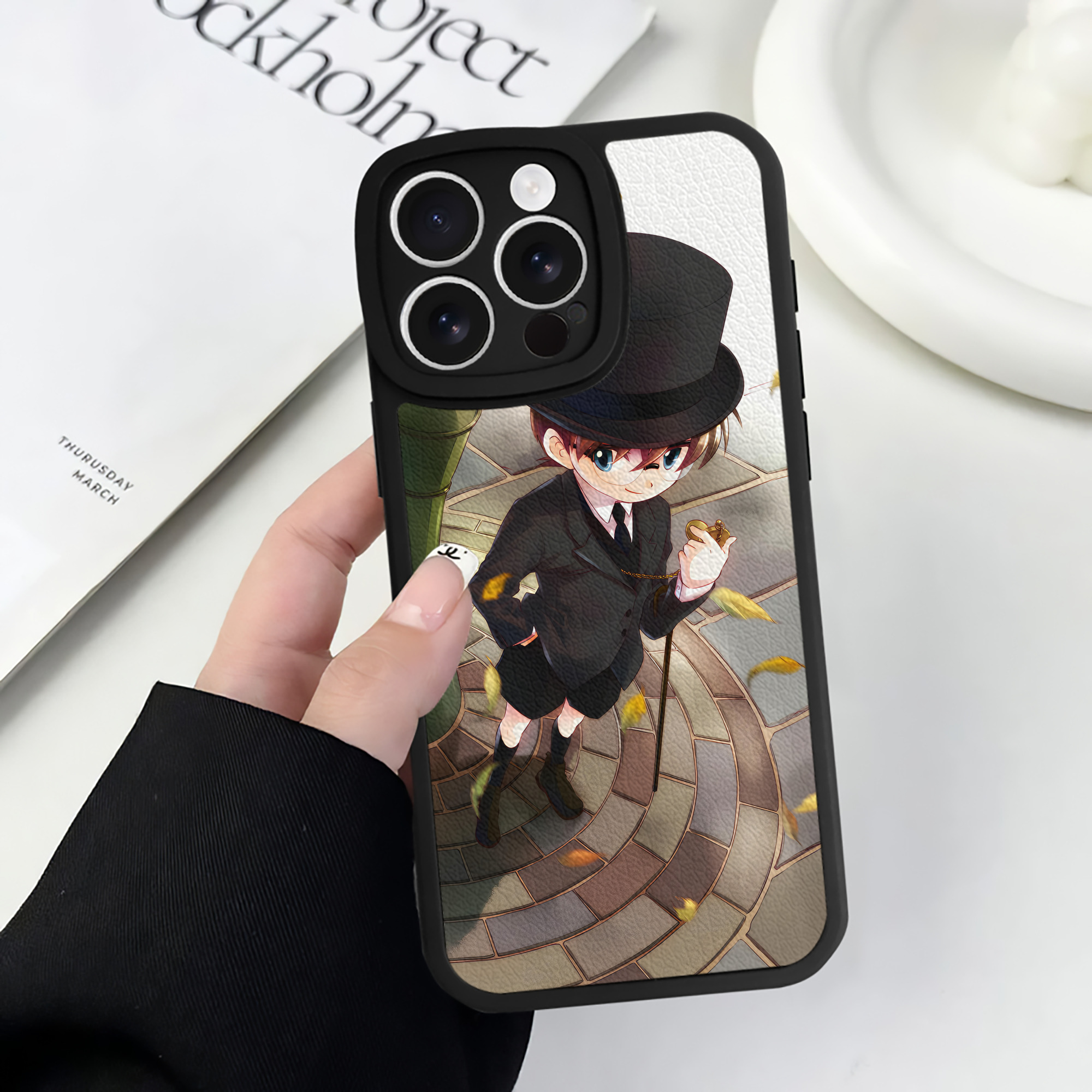 （画像用） 名探偵コナン Detective Conan 【iPhone 16シリーズ対応】シリコンスマホケース（レザー調） 材質：シリコン